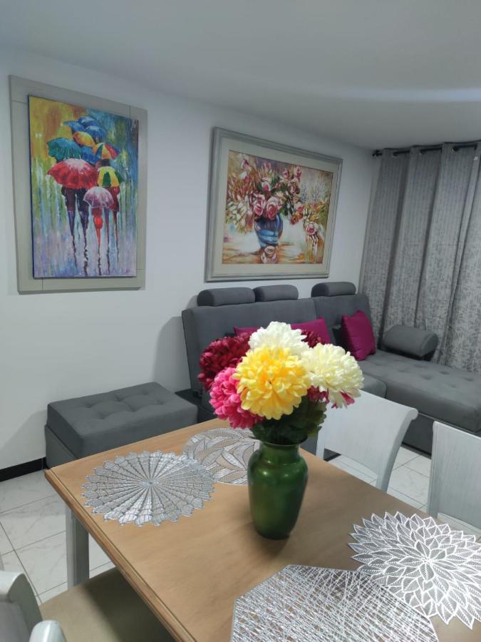 406 Apartaestudio Portal de Cádiz , exclusivo y central, con parqueadero Capacidad 4 personas Ibagué Exterior foto